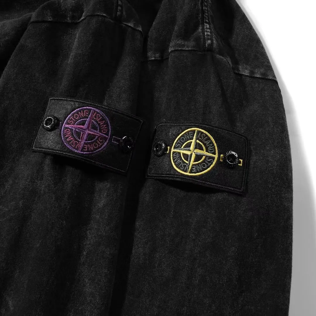 W902#P160💰 Stone Island 22ss Stone Island classic logo armband, heavy washed long sleeves, versatile couple style bottoming round neck sweatshirt! Simple armband design, customized 1*1 thread (fine texture), 300g double yarn fabric, very good quality, foreign trade craftsmanship, respect the original version! The cuff threads are all original bartacks! The time-consuming and material consumption distinguishes the ordinary version on the market! Tops worn by celebrities from all walks of life on INS, can be matched with couple styles! Color: washed black with purple label, green label Size: M-XXL